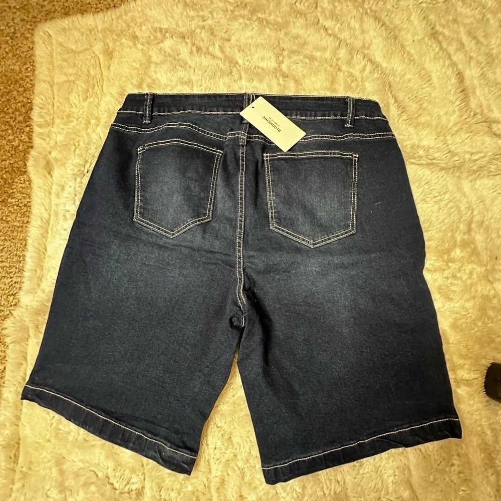 Bloomchic Dark Very Stretchy High Rise Dark Wash Denim Shorts, NWT, Size 20